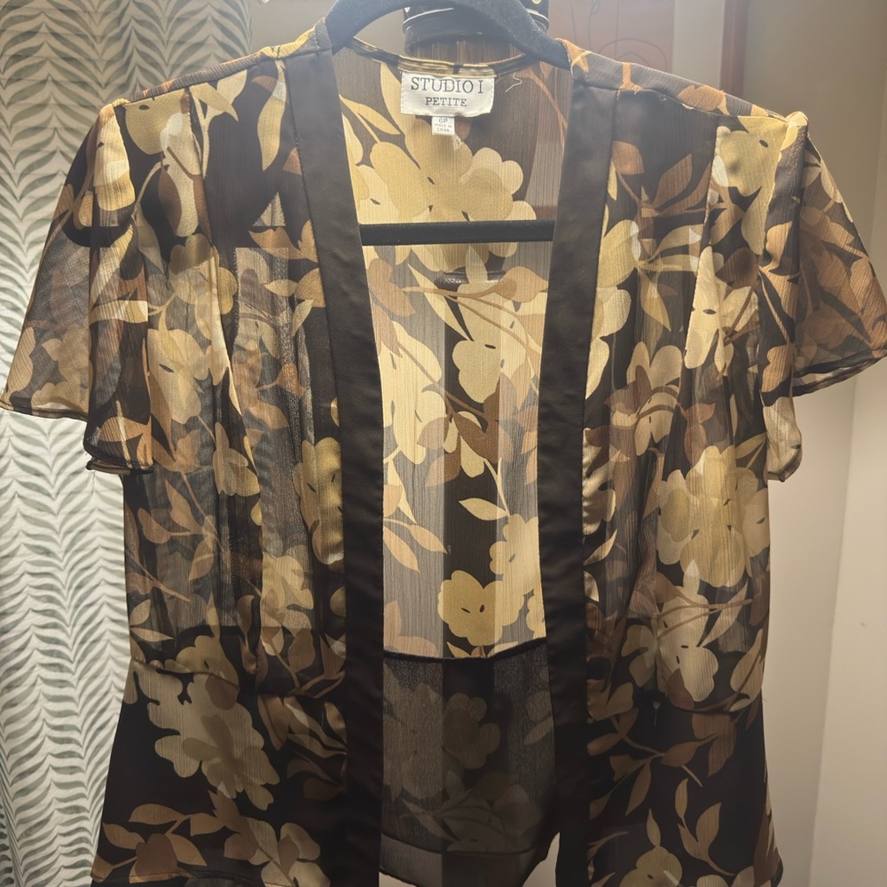 $5 Friday Studio I Petite Floral Sheer Kimono Vintage